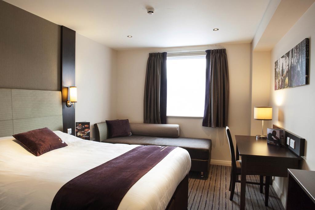 Premier Inn York - Blossom St South — Photos 1